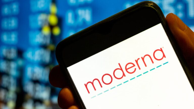 Stocks with the biggest price movements at midday: PLTR, MRNA, ULTA, BABA