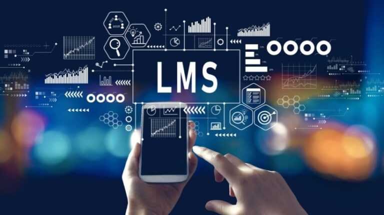 LMS for fieldwork and hybrid environments: essential features