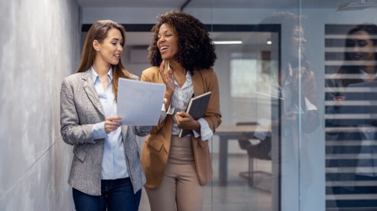 Social learning in the workplace: Benefits, strategies, examples