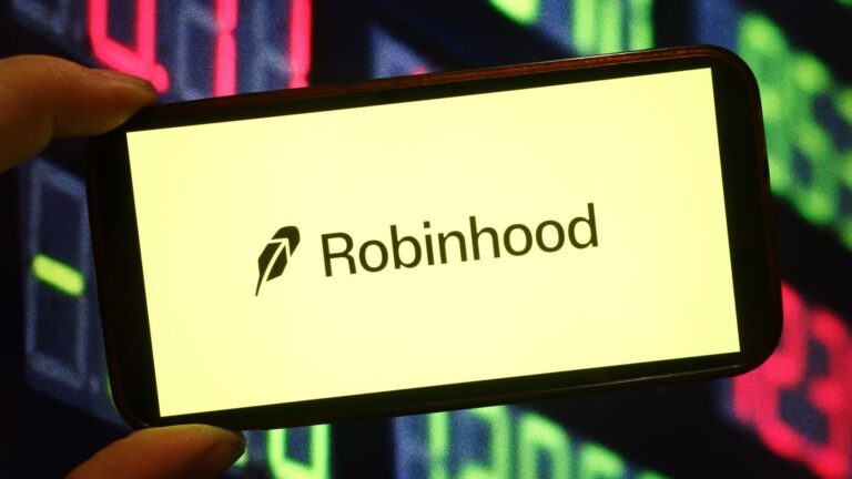 Bitcoin and AI stocks hit hard, Robinhood heading for heavy weekly losses
