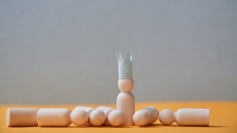 The impact of founder dependence on growth and knowledge sharing