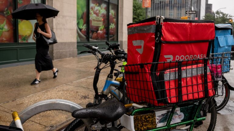 Stocks with the biggest price movements at midday: SNPS, DIS, DASH, MSTR