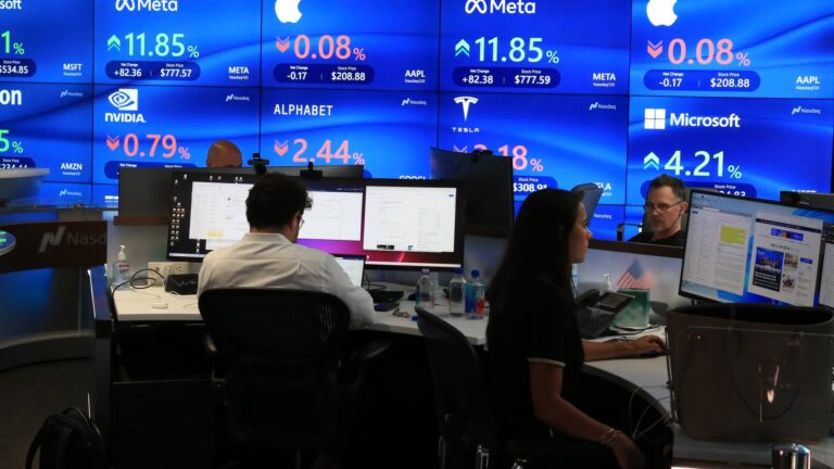 Investors flock to 7 Mag stocks, facing major market decisions in 2026