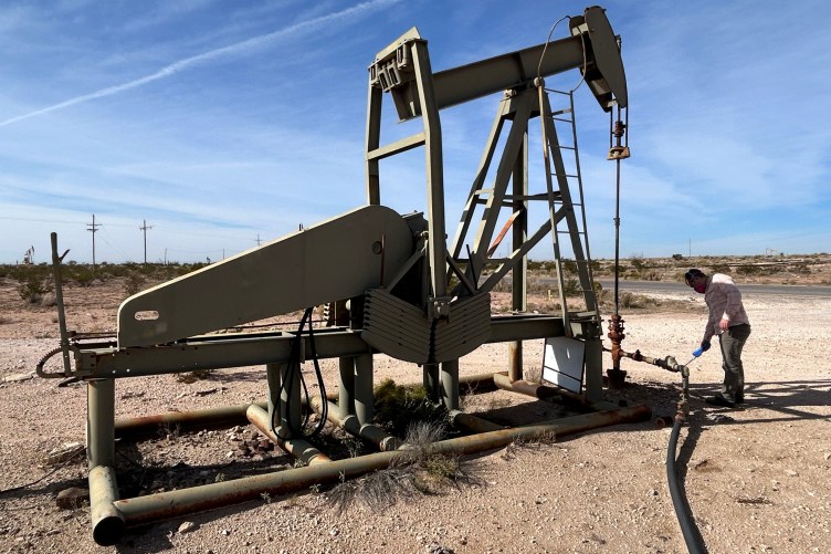 New Mexico sues Texas oil company for retreating from leaking well — ProPublica