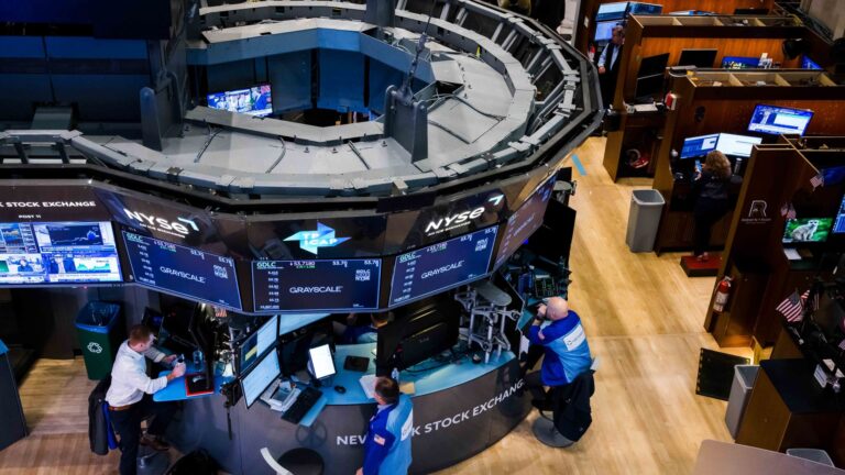 Market volatility trap? This investment strategy can harm investors