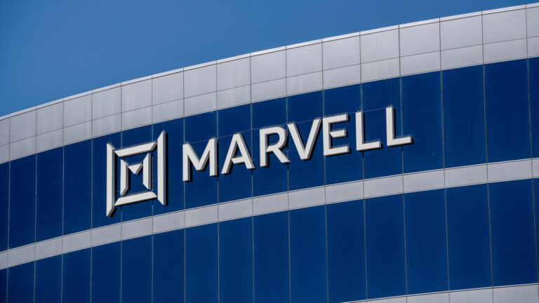 Stocks making the biggest moves pre-market: MRVL, HPE, VSXY