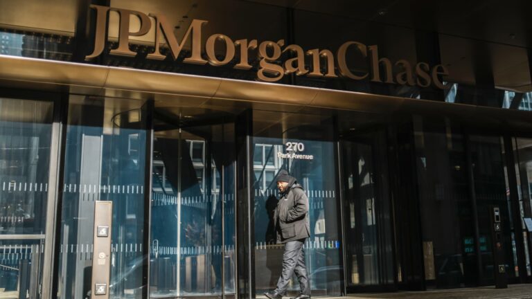Banks introduce more powerful agents this year