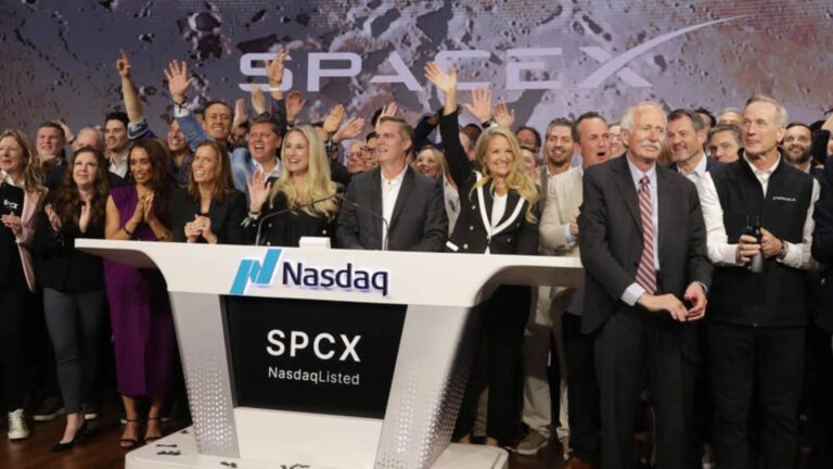 Average SpaceX buyer after IPO is nearly underwater after two days of decline