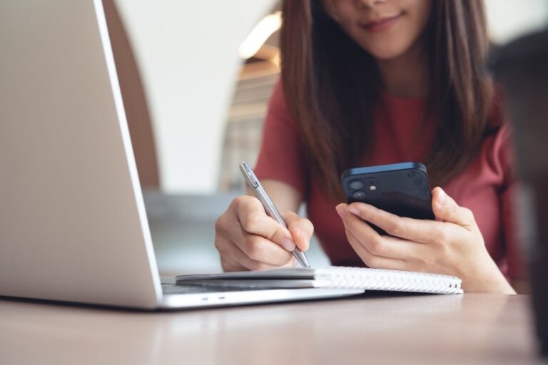 Mobile learning trends shaping workplace training